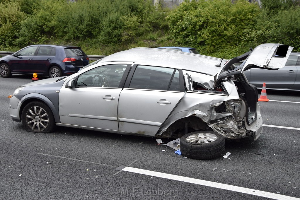 VU Auffahrunfall A 3 Rich Oberhausen kurz vor AS Koeln Dellbrueck P128.JPG - Miklos Laubert